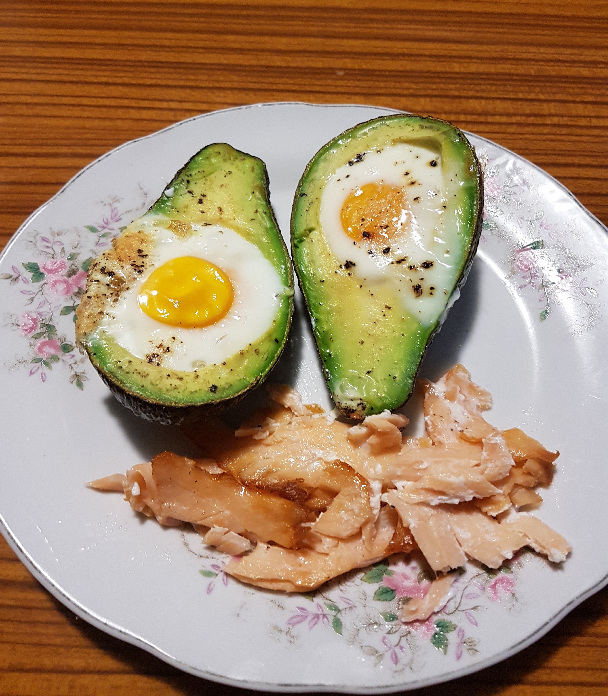 Awokado zapiekane z łososiem b